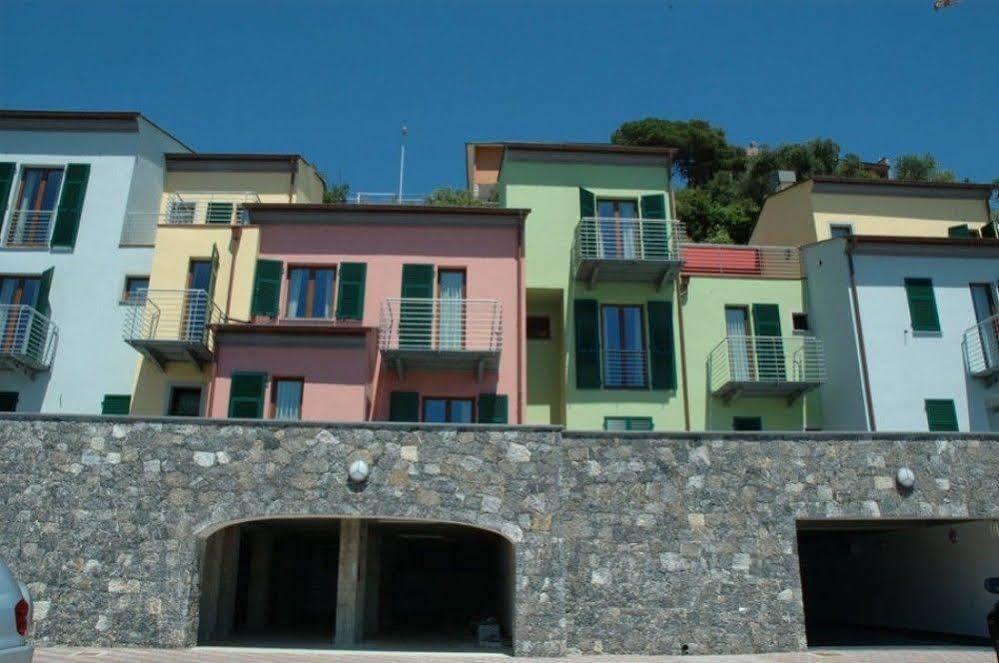 פורטו ונרה Hotel Residence Le Terrazze מראה חיצוני תמונה